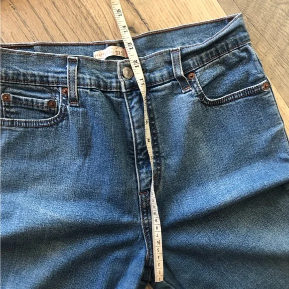Perfectly Slimming Levi’s Cropped Denim Jeans 12 - Picture 8 of 13